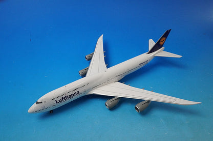 1:200 B747-8i Lufthansa D-ABYA 553759 Herpa airplane model