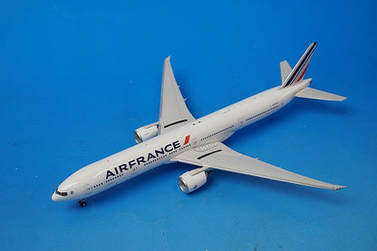 1:400 B777-300ER Air France F-GZND 04400 Phoenix airplane model