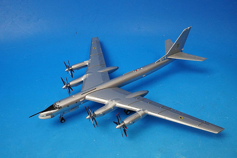1:200 Tu-95MS Bear H Ukrainian Air Force 106th Heavy Bomber Division (Portava Museum Preservation Machine)#01 556538 Herpa