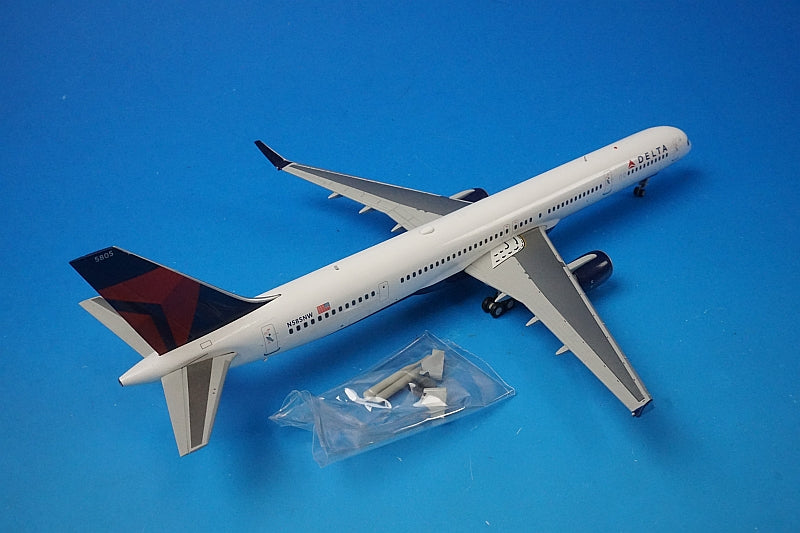 1:200 B757-300 DELTA Air Lines N585NW G2DAL712 Gemini airplane model