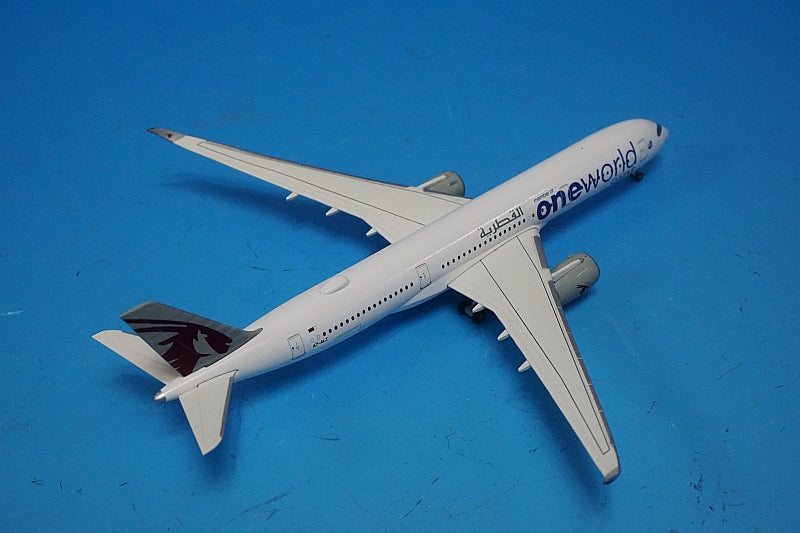 1:500 A350-900 Qatar Airways Oneworld A7-ALZ 533829 Herpa airplane model