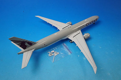 1:200 B777-300ER Qatar A7-BEN IF773QT0422 INFLIGHT airplane model
