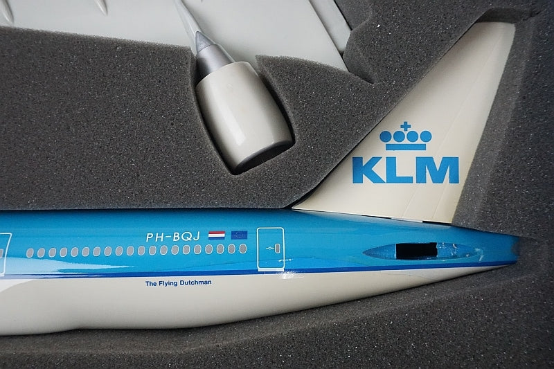 1:100 B777-200 KLM Netherlands PH-BQJ airplane model
