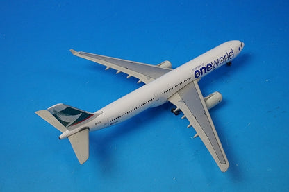 1:400 A330-300 Cathay Pacific Oneworld B-HLU Phoenix airplane model
