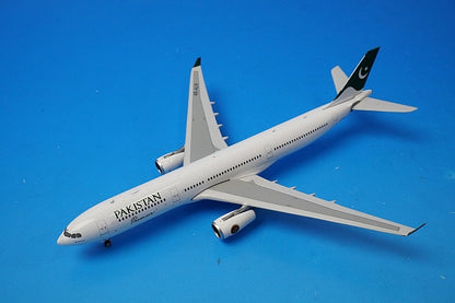1:400 A330-300 PIA Pakistan 4R-ALN 11446 Phoenix airplane model