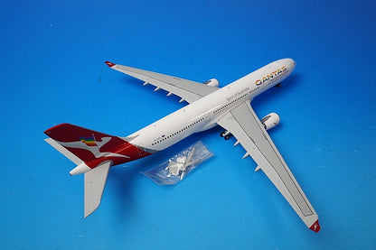 1:200 A330-300 Qantas Rainbow Roo VH-QPJ XX2323 JC Wings airplane model