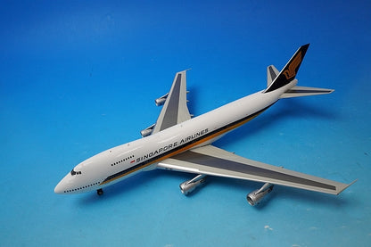 1:200 B747-200 Singapore 9V-SIA IF7420513B INFLIGHT airplane model