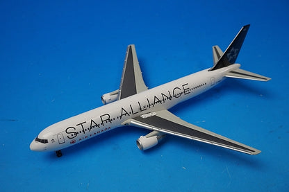 1:400 B767-300 Air Canada Star Alliance C-FMWY 55806 Dragon airplane model