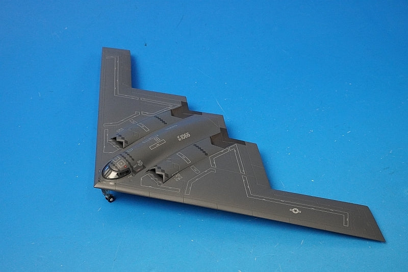1:200 B-2A Spirit USN Air Force #82-1066 Spirit of America Whiteman Field 558648 Herpa airplane model