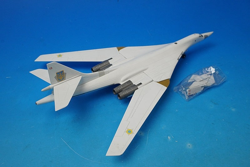 1:200 Tupolev Tu-160 Blackjack Ukrainian Air Force 184th Heavy Bomber Aviation Regiment Priluky Air Base #10 570824 Herpa
