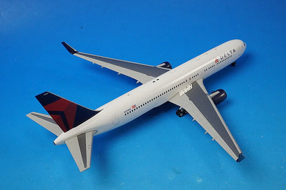 1:200 B767-300ER Delta N174DZ G2DAL683 Gemini airplane model