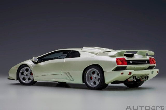 79141 AUTOart 1:18 Lamborghini Diablo SE30 Jota BALLON WHITE/Pearl White