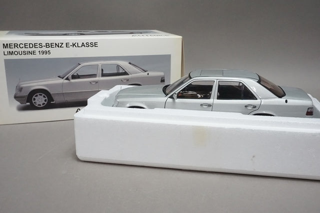 1:18 AUTOart 76271 Mercedes Benz E-Class (E320) Limousine 1995 model car