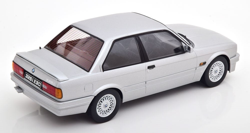 KKDC180932 KK scale 1:18 BMW 325i E30 M Paket2 1988 Silver