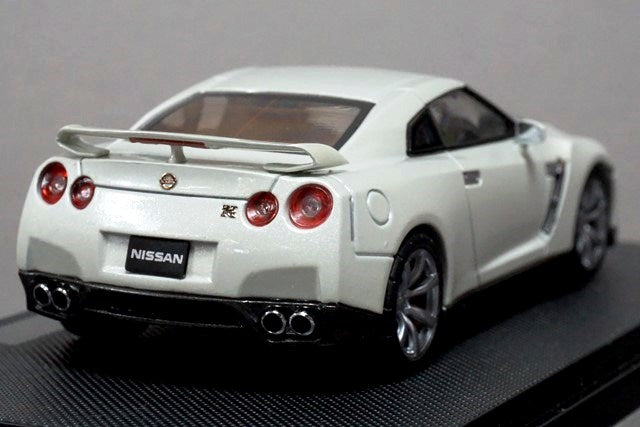 1:43 EBBRO 44037 Nissan GT-R 2007 White Pearl