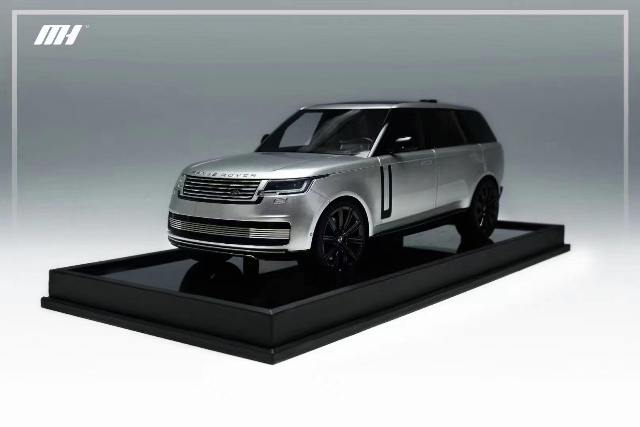 MOTORHELIX 1:18 Land Rover Range Rover Silver Limited to 149 units