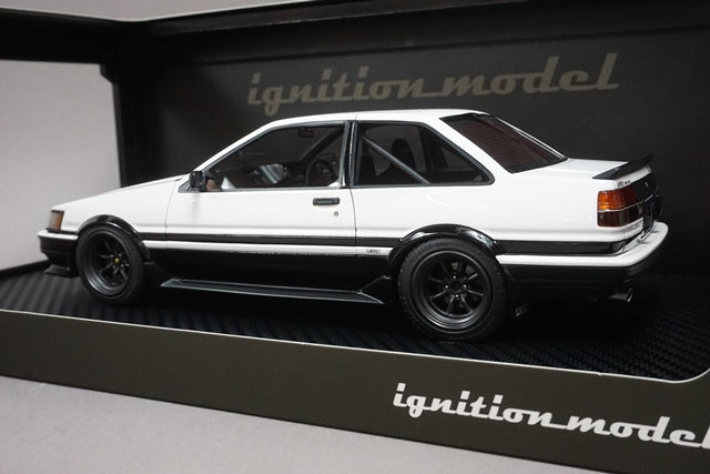 1:18 ignition model IG0552 Toyota Corolla Levin 2Door GT Apex (AE86) White / Black