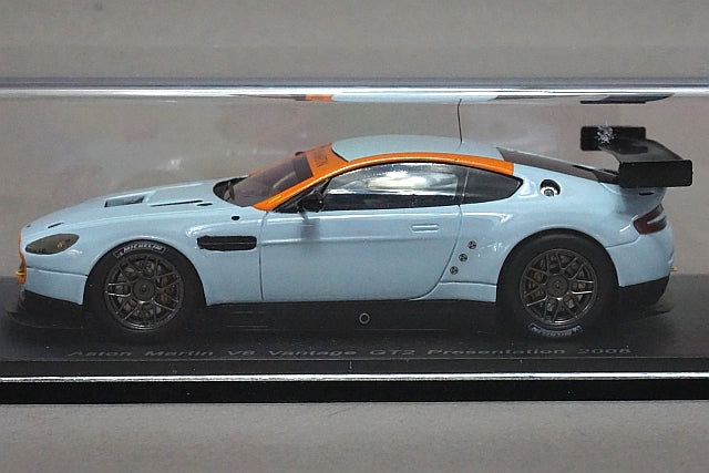 1:43 SPARK S1217 Aston Martin V8 Vantage GT2 Presentation 2008