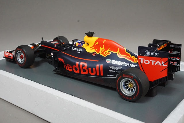 1:18 SPARK 18S311 Red Bull Racing TAG Heuer RB13 Malaysian GP Win M.Verstappen