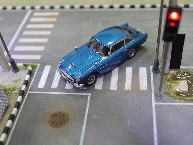 DCM 1:64 Aston Martin DB5 Transparent Blue with figure