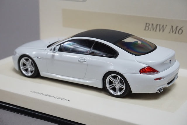 1:43 MINICHAMPS 436026120 BMW M6 Coupe 2007 Linea Bianco No.5