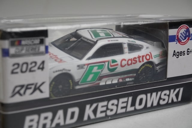 LR301978 Lionel Racing 1:64 Ford Foil Castrol 125 Years Forward 2024 Mustang Brad Keselowski #6