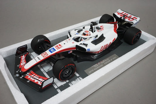 1:18 MINICHAMPS 117220120 Haas F1 Team VF-22 Bahrain GP 2022 K.Magnussen #20