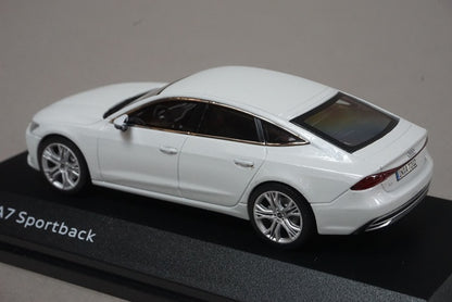 1:43 SPARK 501.17.070.31 Audi A7 Sportback Glacia White Audi special order