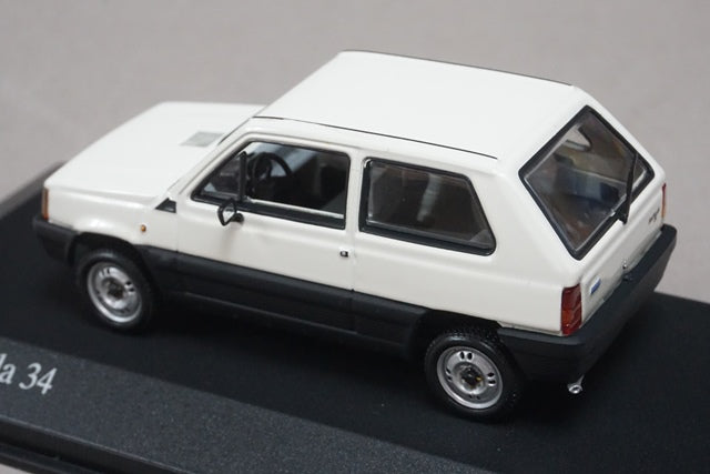 1:43 MINICHAMPS 400121400 Fiat Panda 34 1980 White