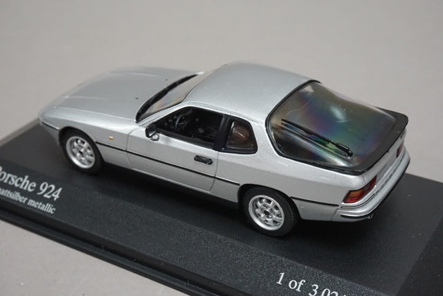 1:43 MINICHAMPS 400062121 Porsche 924 1984 Silver