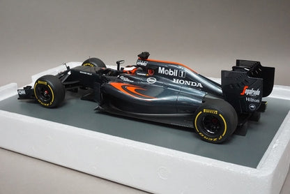 1:18 SPARK 18S247 McLaren Honda MP4-31 Bahrain GP 2016 #47 Stoffel Vandoorne