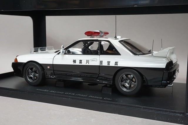 1:18 AUTOART 77364 Nissan Skyline GTR R32 Kanagawa Prefectural Police Car