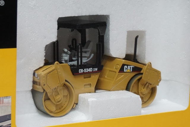 1:50 NORSCOT CAT CB-534D XW Vibratory Asphalt Compactar