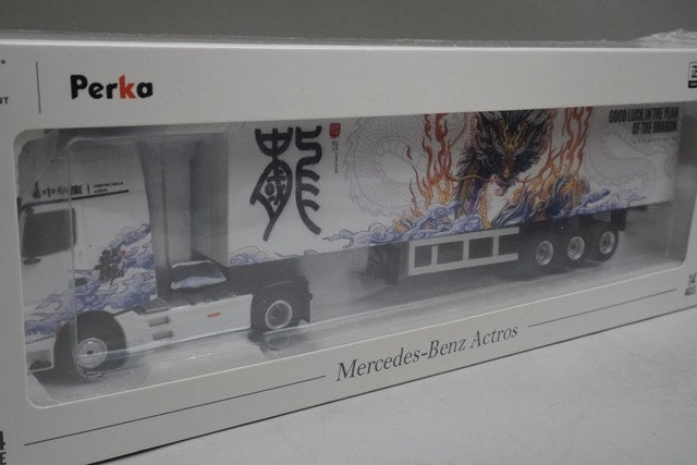 MD646715 ModernArt 1:64 Actros transport truck China Gragon Version