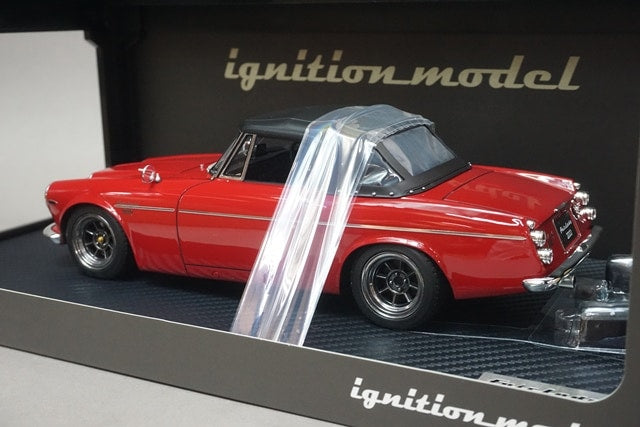 1:18 ignition model IG2710 Nissan Datsun 2000 (SR311) Wine Red