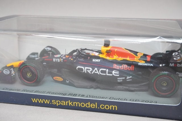 1:43 SPARK S8923 Oracle Red Bull Racing RB19 M.Verstappen Dutch GP 2023 Winner with pit board #1