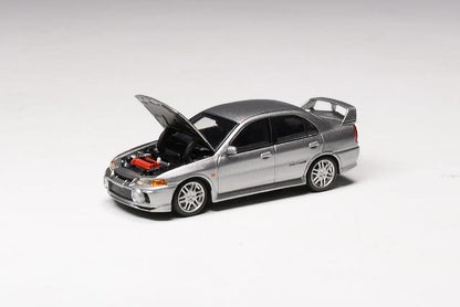 M64001 MOTORHELIX 1:64 Mitsubishi Lancer Evolution IV STEEL SILVER METALLIC model car