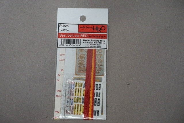 P925 Model Factory Hiro 1:20 Seat belt set Red