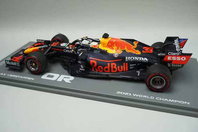 1:18 SPARK 18S609 Red Bull Racing Honda RB16B Abu Dhabi GP 2021 Winner #33 model car