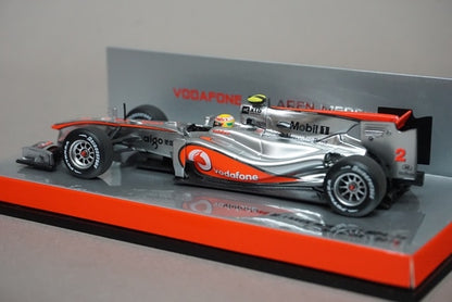 1:43 MINICHAMPS 533104302 Vodafone McLaren Mercedes MP4-25 2010 #2 L.Hamilton