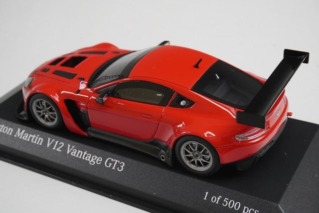 1:43 MINICHAMPS 437121392 Aston Martin V12 Vantage GT3 Red model car