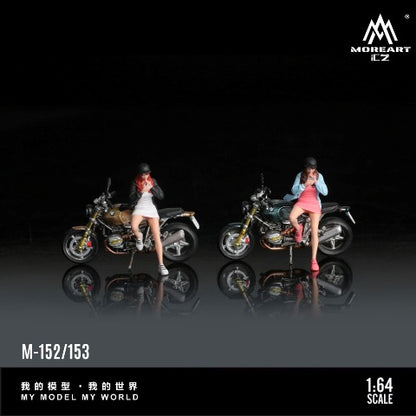 MO222152 MoreArt 1:64 BMW R nineT MOTORCYCLE GIRL with Female Figure Brown