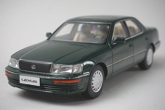 8230811G XiaoGuang MODEL 1:18 Lexus LS400 1993 Green