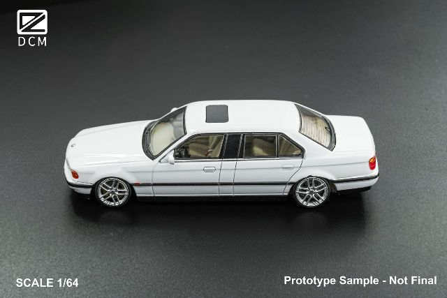 [ Pre-order ] DCM 1:64 BMW E38 L7 7 Series Lowdown White
