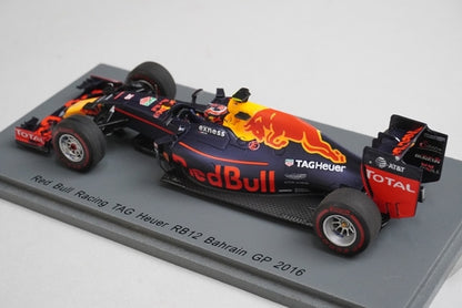 1:43 Spark S5008 Red Bull Racing TAG Heuer RB12 Bahrain GP 2016 #26 D. Kvyat model car