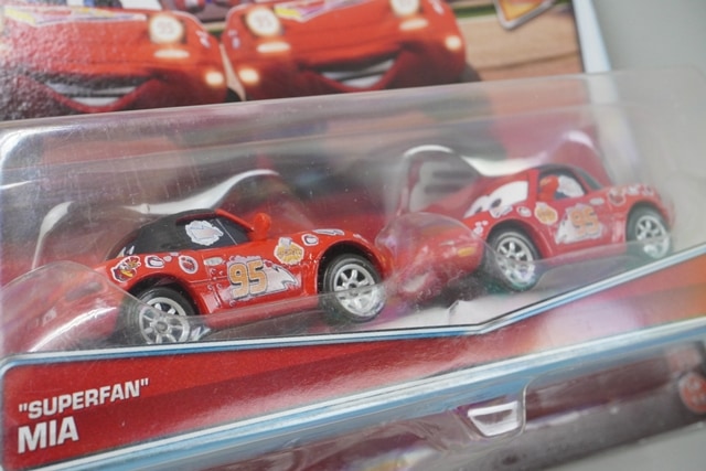 Mattel CKN50 Cars SUPERFAN Mia and Tia 2-Car Set Blister Pack model car