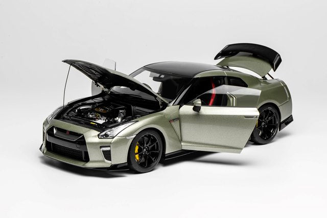 M83515 MOTORHELIX 1:18 Scale Nissan GT-R (R35) Track Edition Engineered By NISMO T-Spec 2022 Millennium Jade