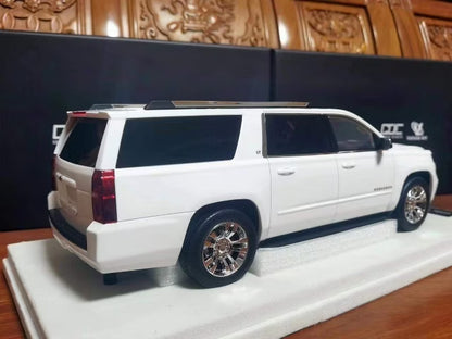 GOC & Vehicle Art 1:18 Chevrolet Suburban White