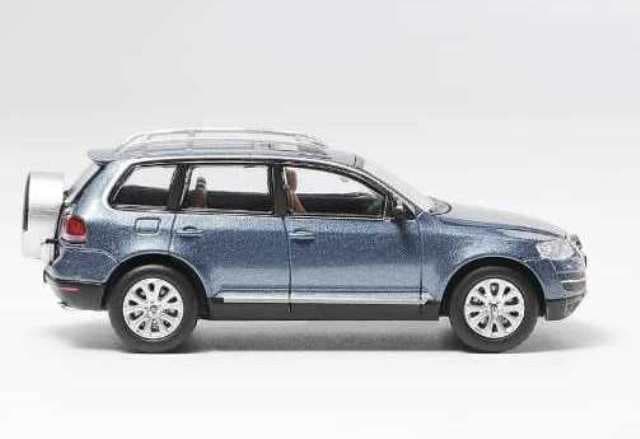 [ Pre-order ] LL-036-207 Shadow Pro 1:64 Volkswagen Touareg MK1 (7L) R50 B/ Blue-LHD