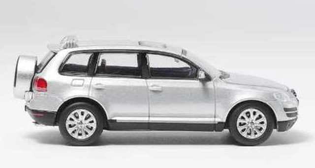 [ Pre-order ] LL-036-208 Shadow Pro 1:64 Volkswagen Touareg MK1 (7L) R50 C/ Silver-LHD